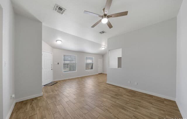 2-bedroom rental at 14532 Clovelly Wood in San Antonio, TX — photo 4
