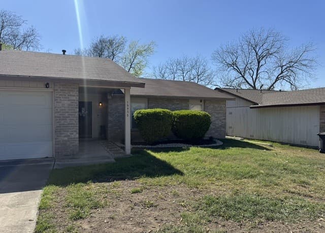 3-bedroom rental at 15023 Beavers Run in San Antonio TX