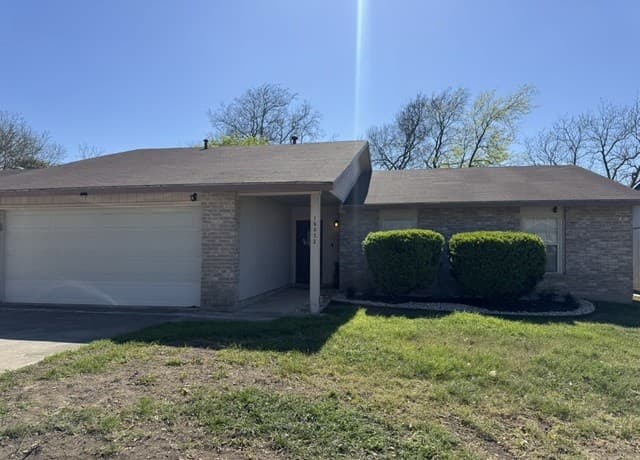 3-bedroom rental at 15023 Beavers Run in San Antonio, TX — photo 2