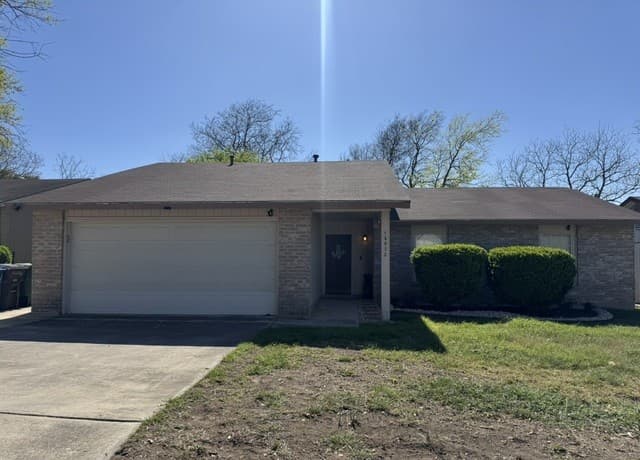 3-bedroom rental at 15023 Beavers Run in San Antonio, TX — photo 3