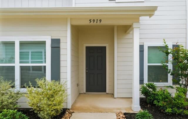 3-bedroom rental at 5919 Cooper Cash in San Antonio, TX — photo 4