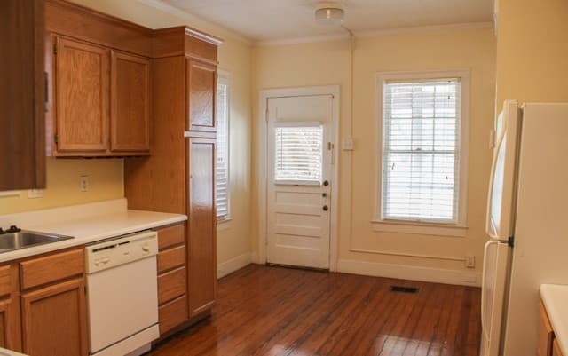 2-bedroom rental at 311 E Rosewood Unit 102 in San Antonio, TX — photo 5