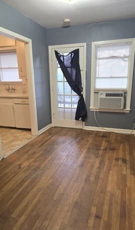 2-bedroom rental at 818 W Russell Pl Unit 4 in San Antonio, TX — photo 5