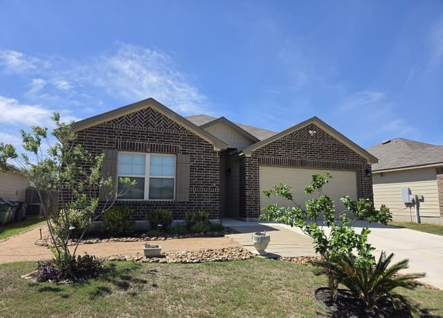 3-bedroom rental at 6943 Emerald Valley in San Antonio, TX — photo 2