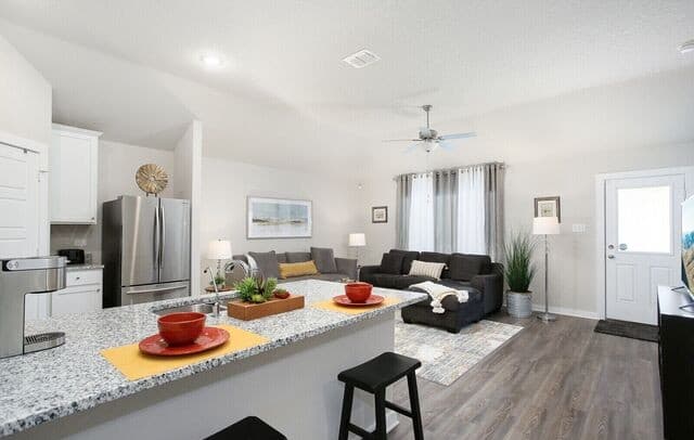3-bedroom rental at 6943 Emerald Valley in San Antonio, TX — photo 3