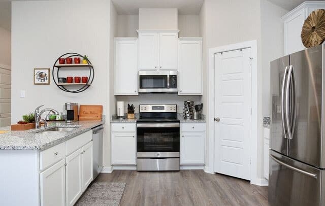 3-bedroom rental at 6943 Emerald Valley in San Antonio, TX — photo 5