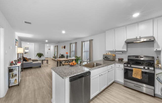 3-bedroom rental at 7415 Donkey Vly in San Antonio, TX — photo 2