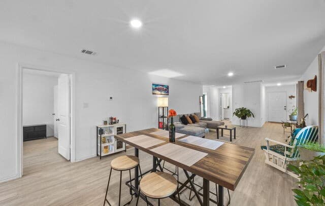 3-bedroom rental at 7415 Donkey Vly in San Antonio, TX — photo 4