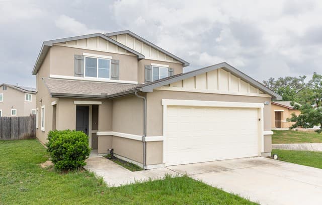 3-bedroom rental at 10430 Legacy Cove in San Antonio, TX — photo 2