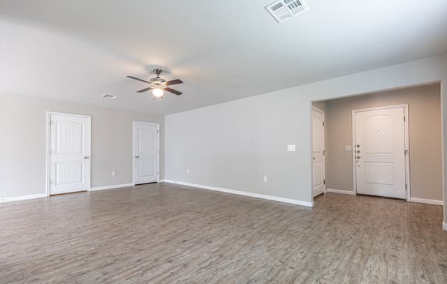 3-bedroom rental at 10430 Legacy Cove in San Antonio, TX — photo 5