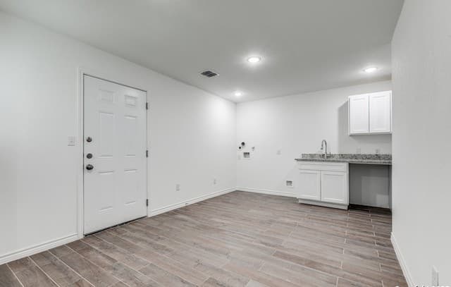 2-bedroom rental at 1835 W Poplar Unit 402 in San Antonio, TX — photo 5