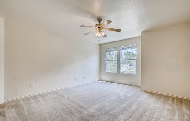 3-bedroom rental at 4807 Heather Pass in San Antonio, TX — photo 5