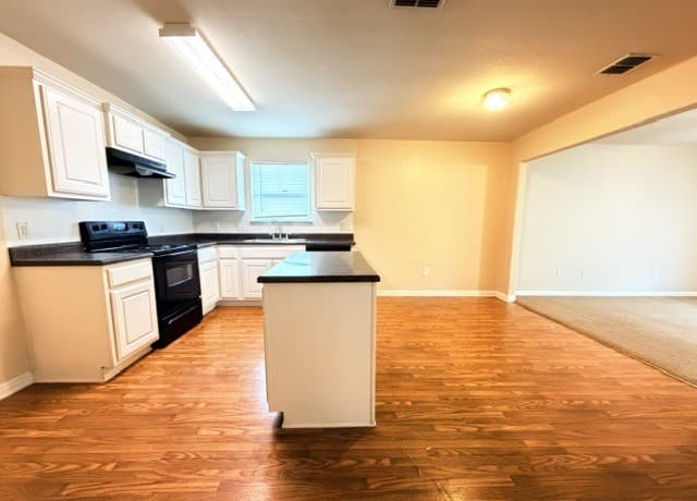 3-bedroom rental at 11214 Indian Cyn in San Antonio, TX — photo 4