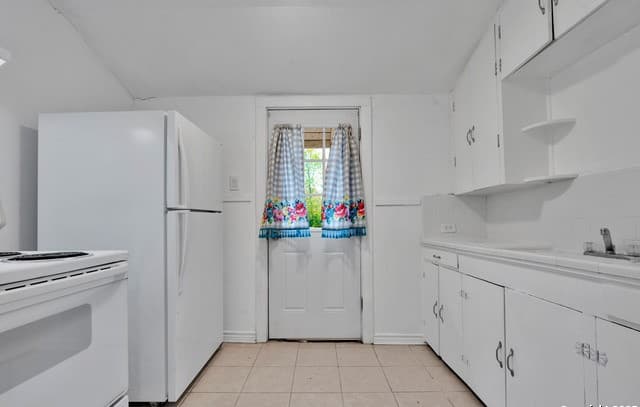 1-bedroom rental at 165 Division Unit 2 in San Antonio, TX — photo 3