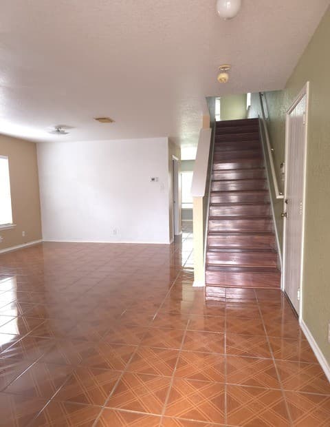 3-bedroom rental at 10 Cavelier Pass in San Antonio, TX — photo 2