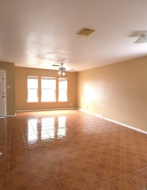 3-bedroom rental at 10 Cavelier Pass in San Antonio, TX — photo 3