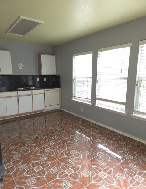 3-bedroom rental at 10 Cavelier Pass in San Antonio, TX — photo 4