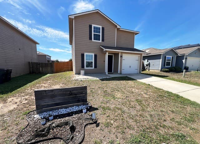 3-bedroom rental at 6747 Sabinal in San Antonio, TX — photo 2