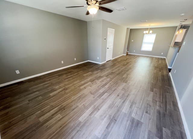 3-bedroom rental at 6747 Sabinal in San Antonio, TX — photo 3