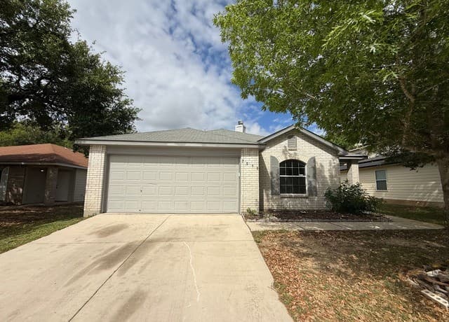3-bedroom rental at 7510 Carriage Pass in San Antonio, TX — photo 2