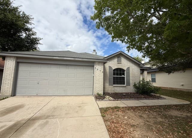 3-bedroom rental at 7510 Carriage Pass in San Antonio, TX — photo 4
