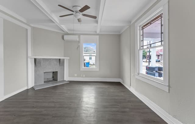 2-bedroom rental at 146 Fairview Unit 1 in San Antonio, TX — photo 3