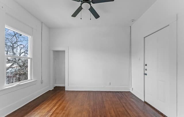 1-bedroom rental at 146 Fairview Unit 2-3 in San Antonio, TX — photo 2