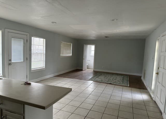 2-bedroom rental at 4911 Longfellow Blvd in San Antonio, TX — photo 3