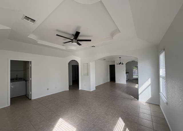 3-bedroom rental at 10418 Alsfeld Ranch in Helotes, TX — photo 3