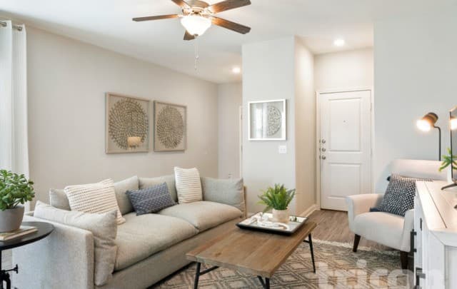 3-bedroom rental at 14319 Palm Ridge in San Antonio, TX — photo 3