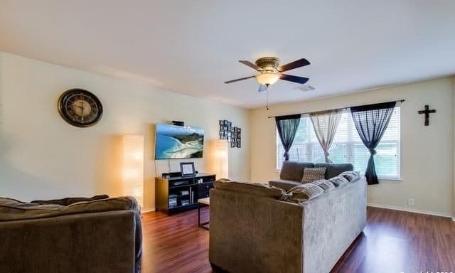 3-bedroom rental at 9418 Wolf Pt in San Antonio, TX — photo 3