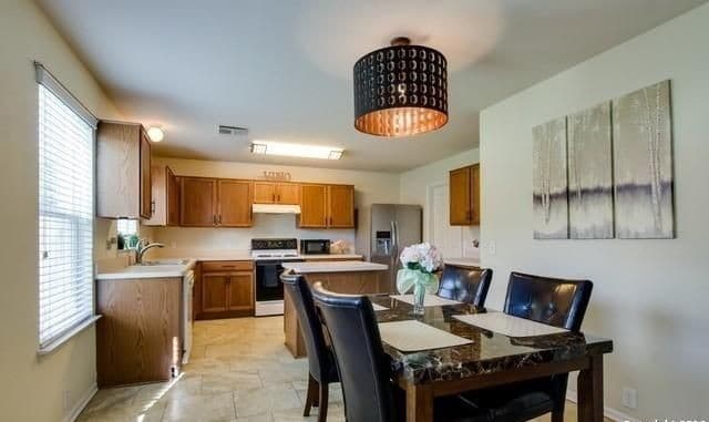3-bedroom rental at 9418 Wolf Pt in San Antonio, TX — photo 4