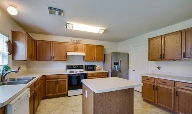 3-bedroom rental at 9418 Wolf Pt in San Antonio, TX — photo 5