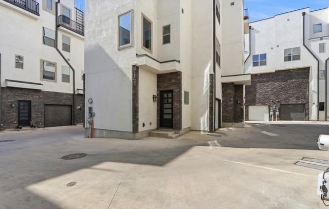 3-bedroom rental at 1817 N St Marys St Unit 502 in San Antonio TX