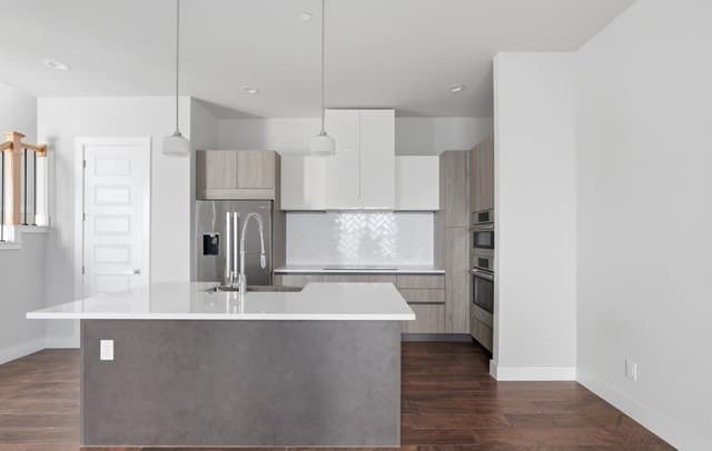 3-bedroom rental at 1817 N St Marys St Unit 502 in San Antonio, TX — photo 5