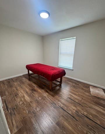 4-bedroom rental at 323 Thompson Pl in San Antonio, TX — photo 2