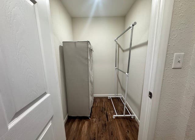 4-bedroom rental at 323 Thompson Pl in San Antonio, TX — photo 3