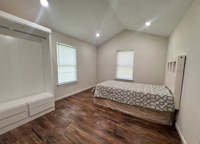4-bedroom rental at 323 Thompson Pl in San Antonio, TX — photo 5