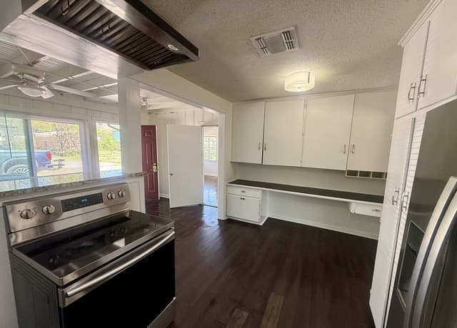 2-bedroom rental at 217 Deerwood Dr in San Antonio, TX — photo 4