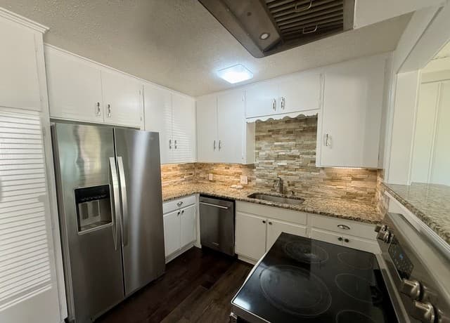 2-bedroom rental at 217 Deerwood Dr in San Antonio, TX — photo 5