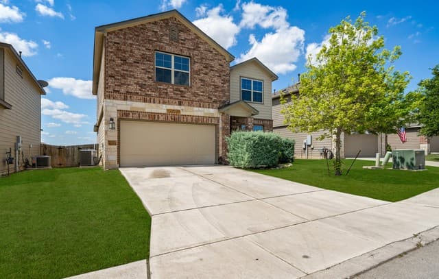 5-bedroom rental at 10426 Rosalina Loop in Converse TX