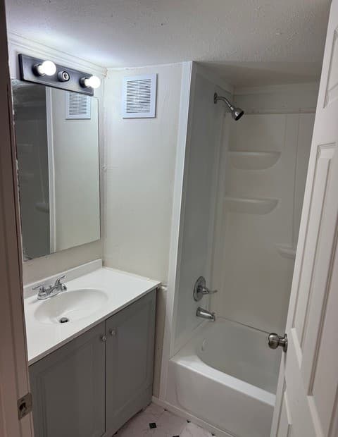 2-bedroom rental at 1311 W Hein Rd Unit 18 in San Antonio, TX — photo 3