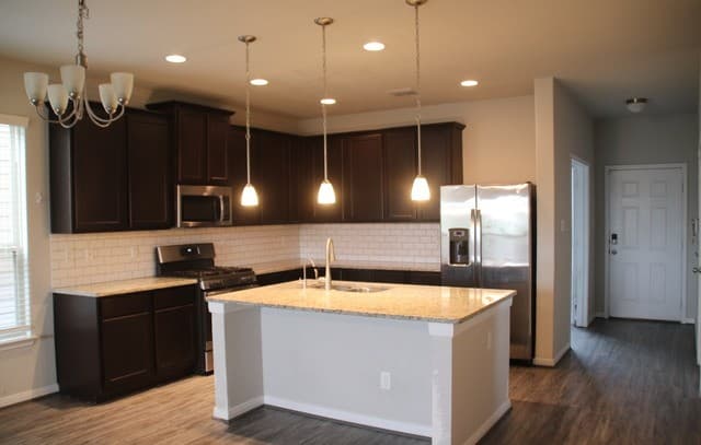4-bedroom rental at 2019 Sisyphus Vw in San Antonio, TX — photo 2