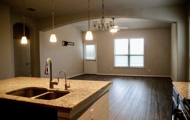 4-bedroom rental at 2019 Sisyphus Vw in San Antonio, TX — photo 3