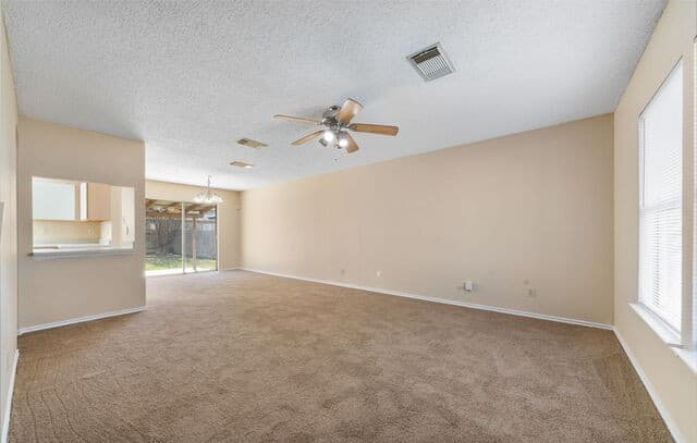 3-bedroom rental at 7038 Cole Creek in Converse, TX — photo 4