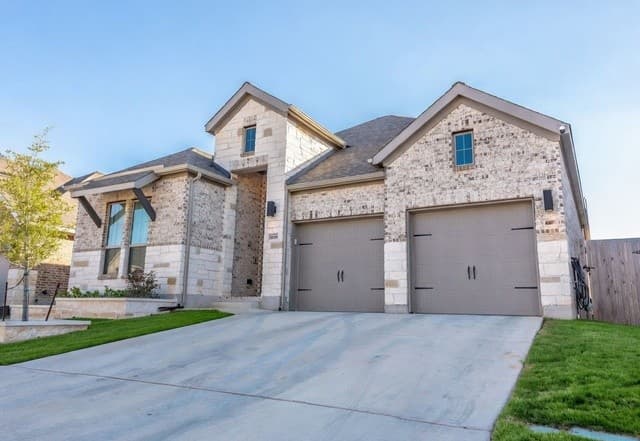 4-bedroom rental at 14336 Apache Wells in San Antonio, TX — photo 2
