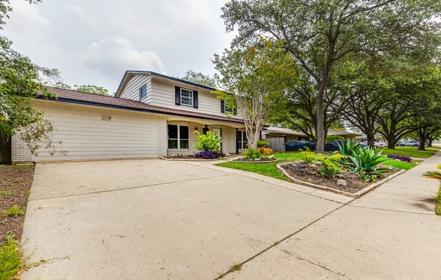 4-bedroom rental at 555 Patricia in San Antonio, TX — photo 2