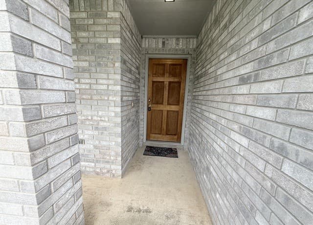 3-bedroom rental at 10722 Shaenpath in San Antonio, TX — photo 2