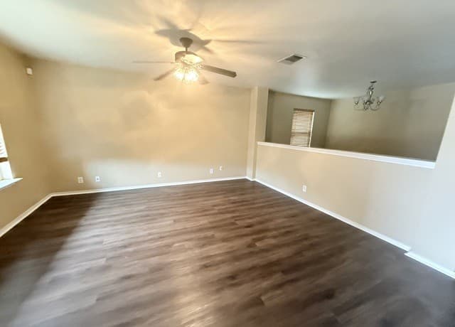 3-bedroom rental at 10722 Shaenpath in San Antonio, TX — photo 4