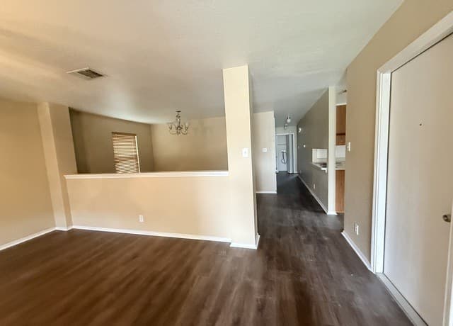 3-bedroom rental at 10722 Shaenpath in San Antonio, TX — photo 5